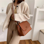 將圖片載入圖庫檢視器 BELAVIA RETRO HANDBAG
