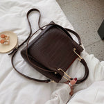 將圖片載入圖庫檢視器 CARRIE BUCKET HANDBAG
