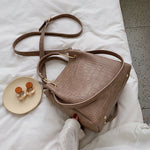 將圖片載入圖庫檢視器 CARRIE BUCKET HANDBAG
