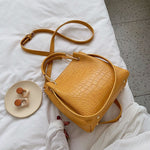 將圖片載入圖庫檢視器 CARRIE BUCKET HANDBAG
