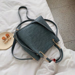 將圖片載入圖庫檢視器 CARRIE BUCKET HANDBAG
